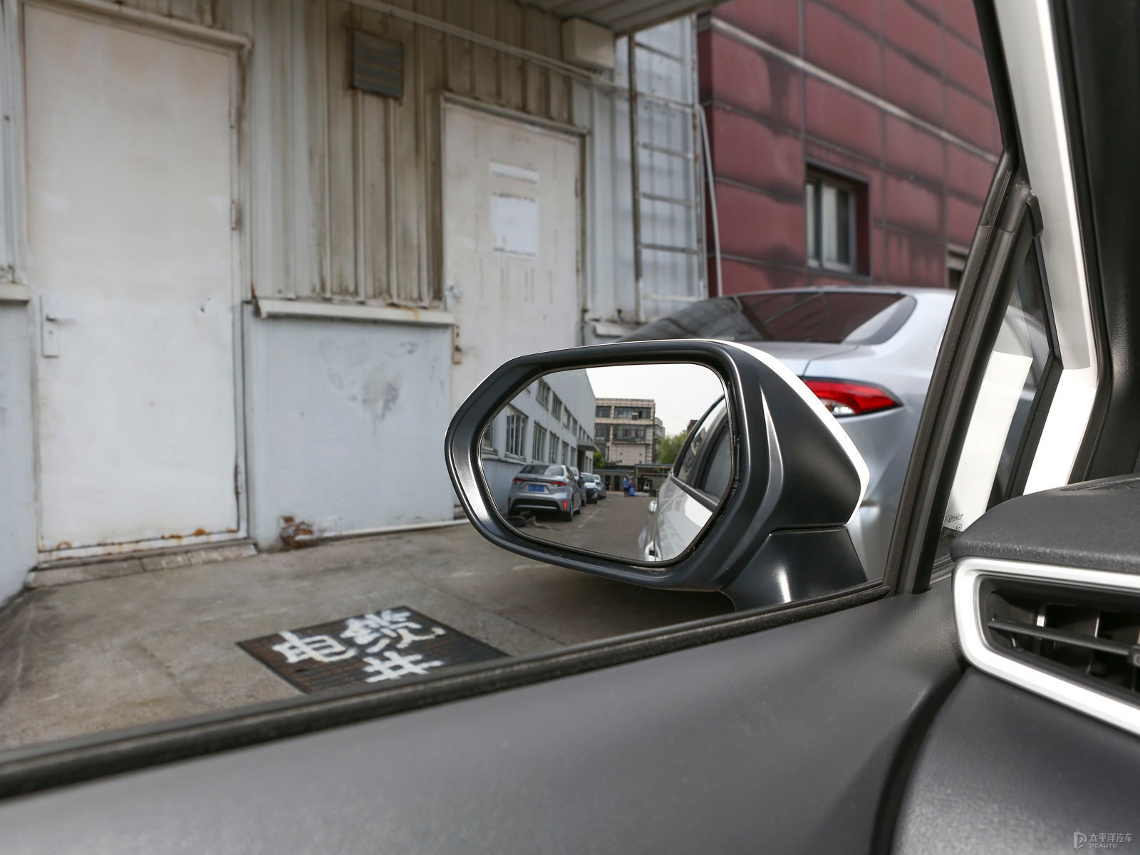 雷凌2021款双擎1.8H领先版外观五金解析 精致与耐用的完美融合